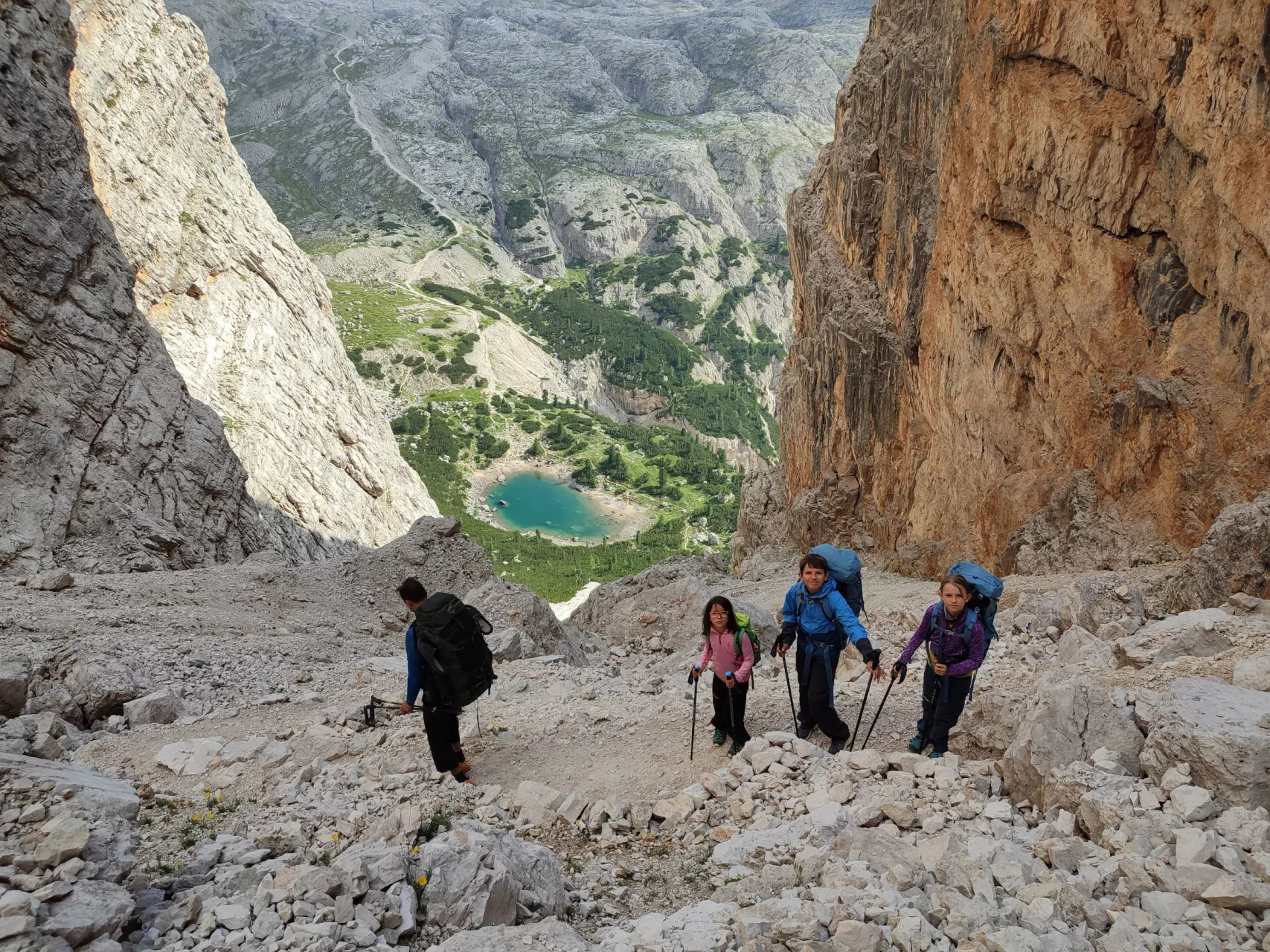 Alta Via 1, pohled k jezeru Lech di Lagazio