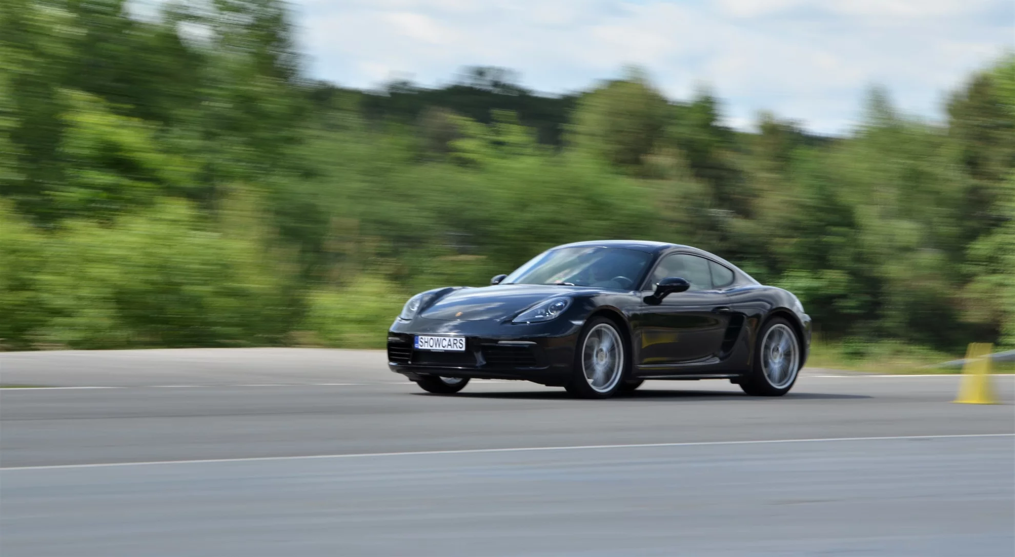 Porsche Cayman na polygonu