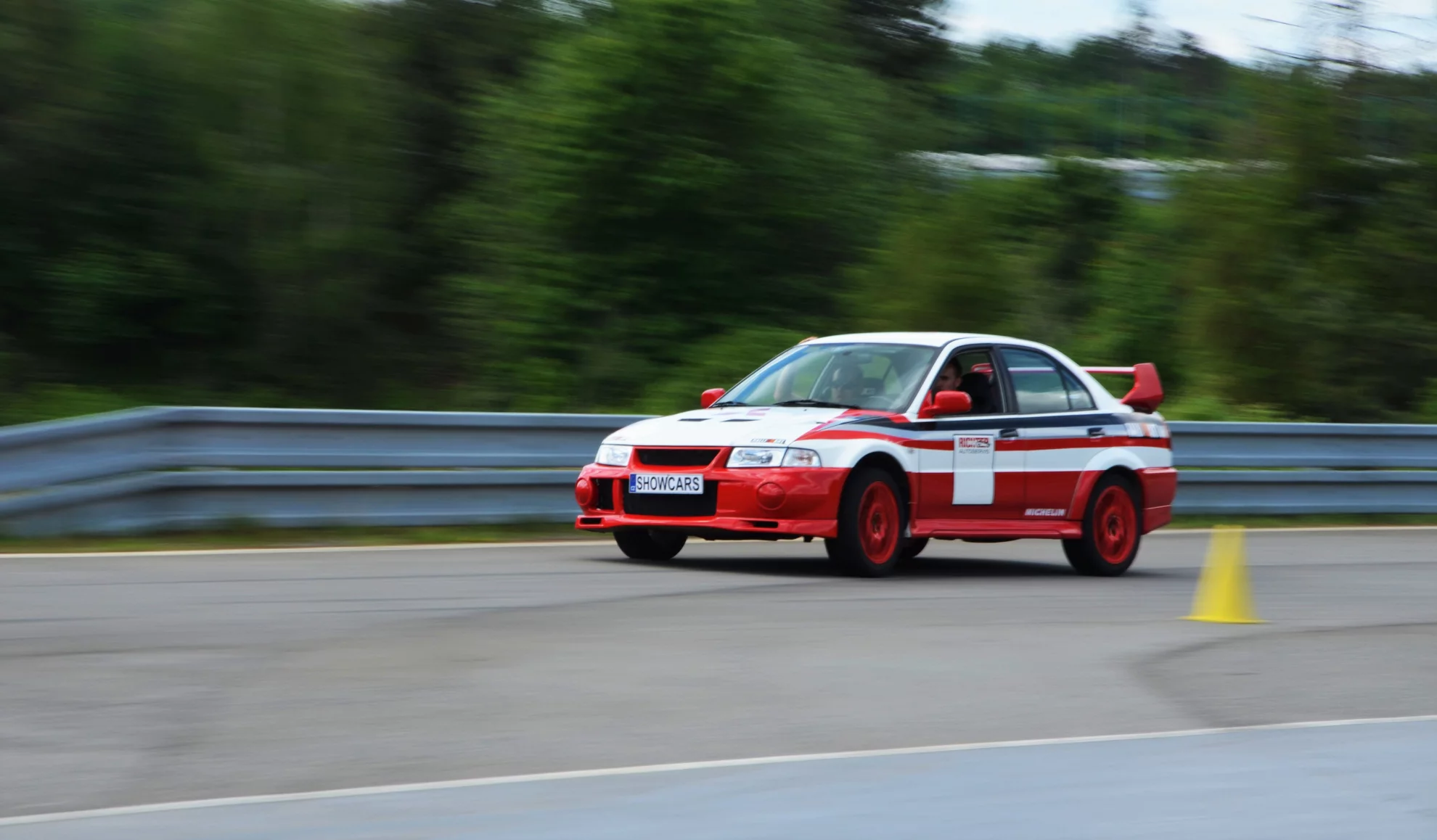 Jízda s Mitsubishi Lancer na polygonu v Brně