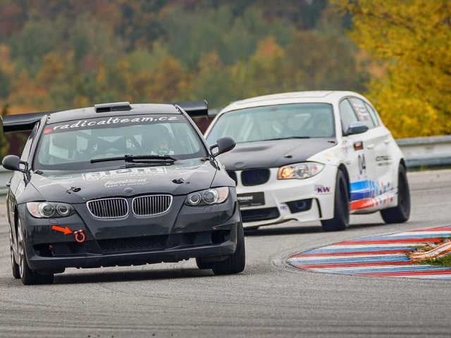 Automobilový závod v pořadu Zázraky přírody