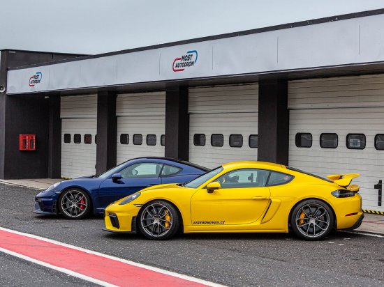 Porsche Cayman GT4