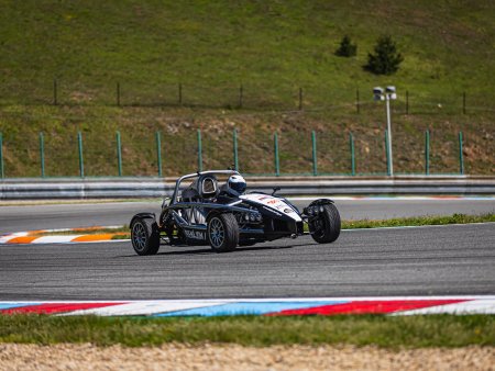 Masarykův okruhu v Ariel Atom