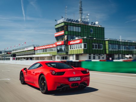 Jízda ve Ferrari na okruhu
