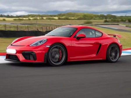 Jízda závodním speciálem na okruhu