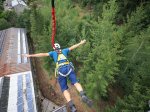 Bungee jumping z komína