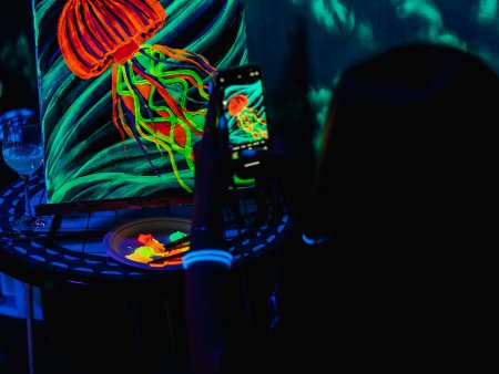 ArtNeon - malování ve tmě