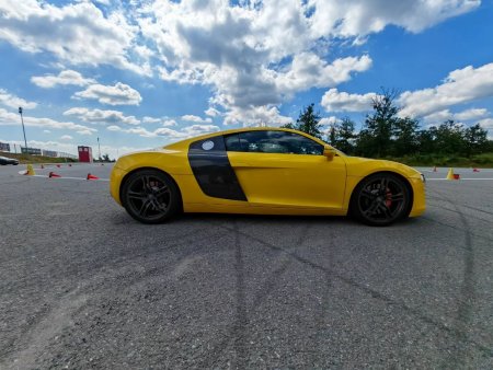 Jízda v Audi R8 na okruhu