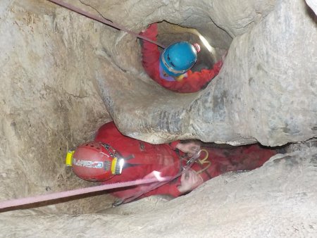 Speleoferrata v jeskyni